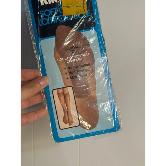 VTG Sheer Comfort Hosiery Tan Sandal Toe Knee Highs One Size 8½–11 New Old Stock - Picture 3 of 4